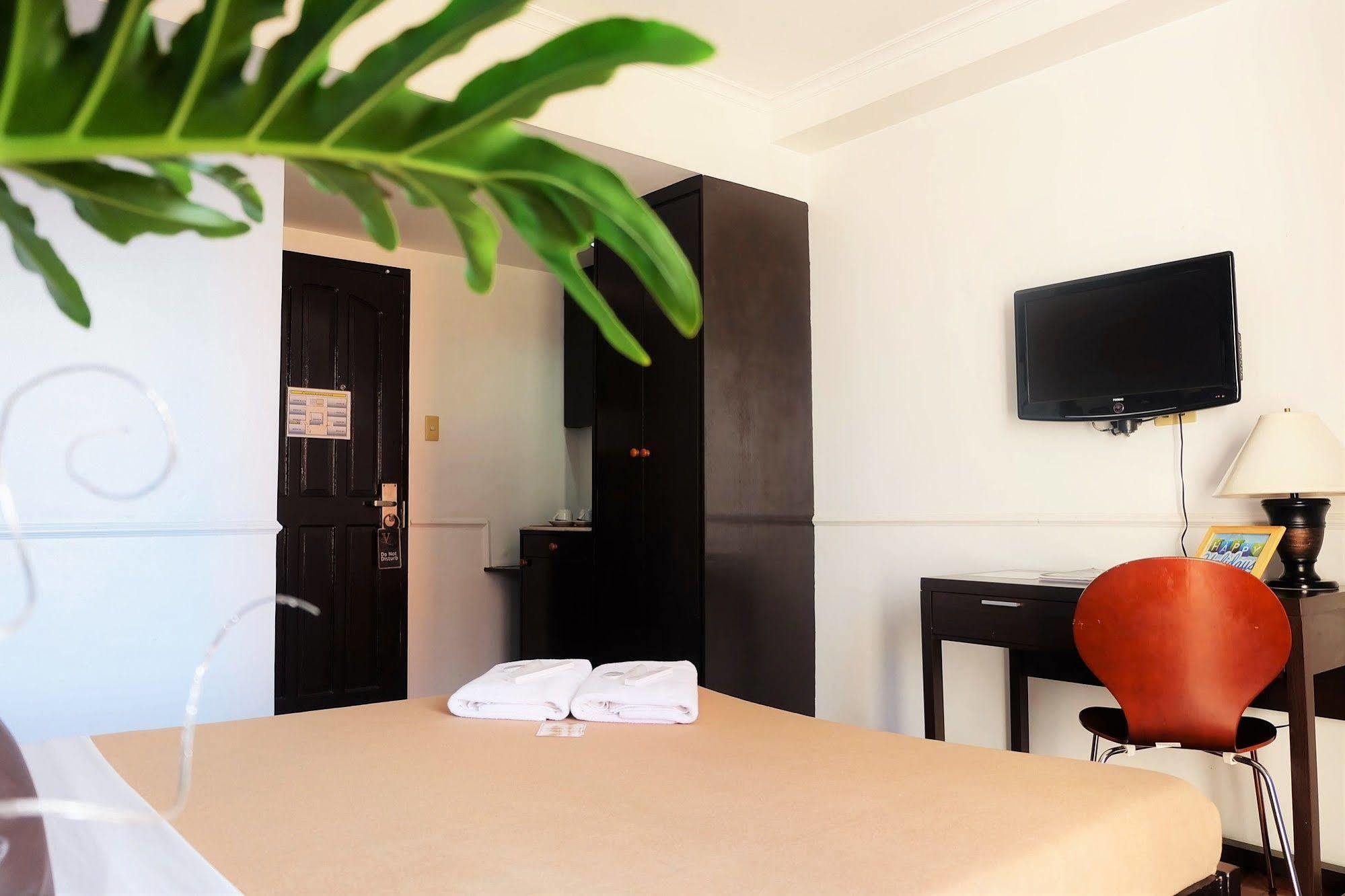 Vive Hotel Makati City Kültér fotó