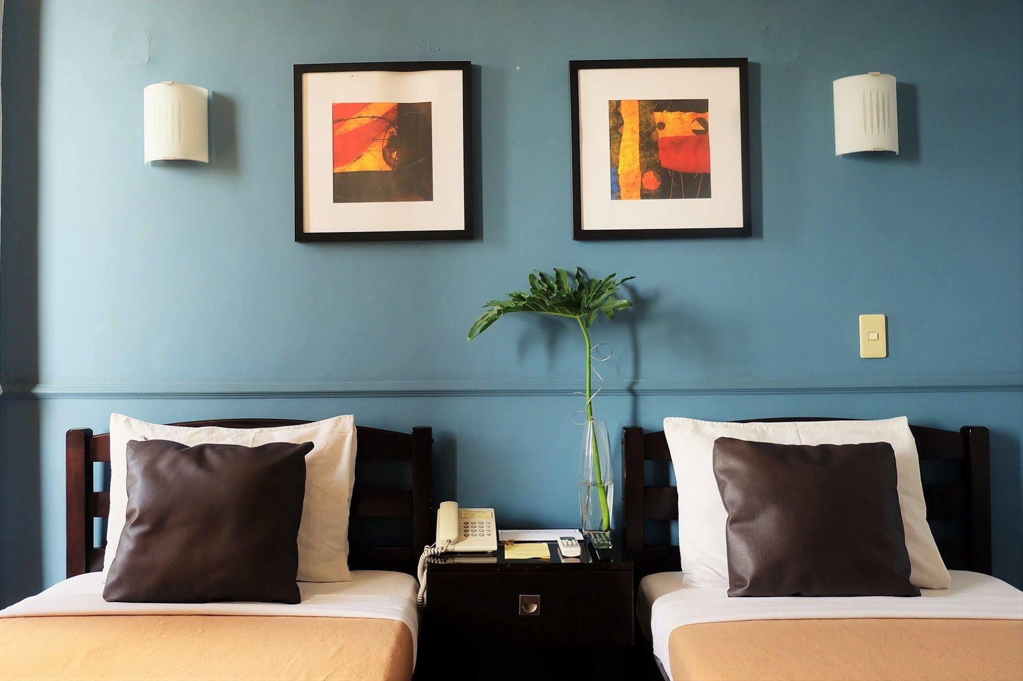 Vive Hotel Makati City Kültér fotó