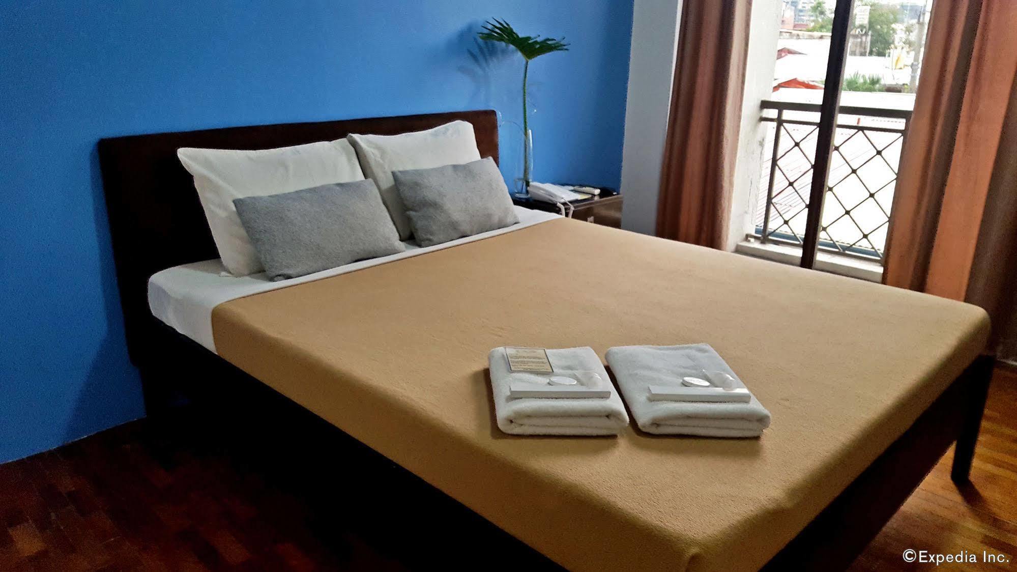 Vive Hotel Makati City Kültér fotó